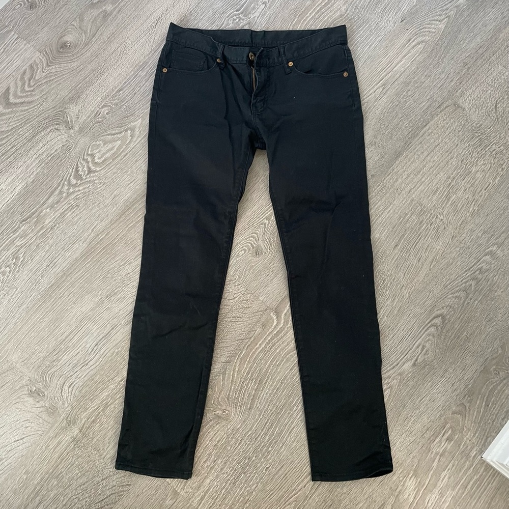 Black Straight Cut Team